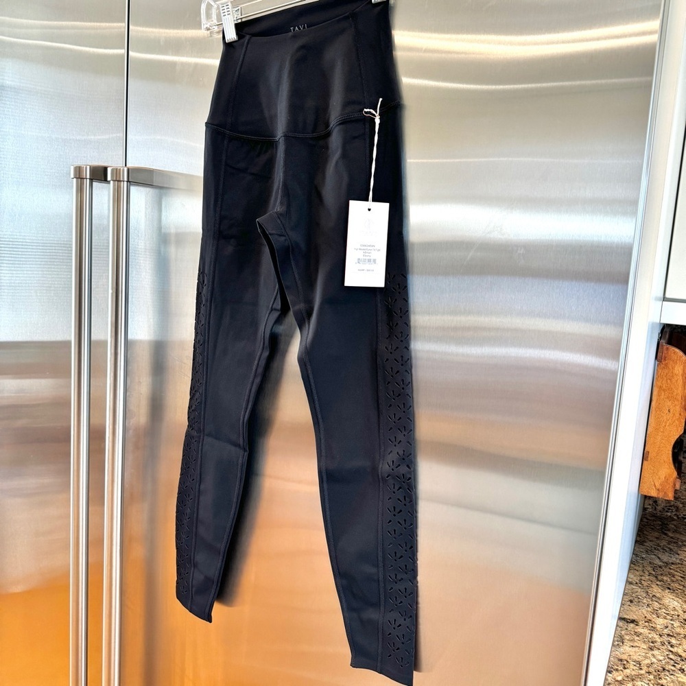 NWT Tavi Eyelet Leggings Ebony Black Activewear Women’s Yoga Pants Brand New